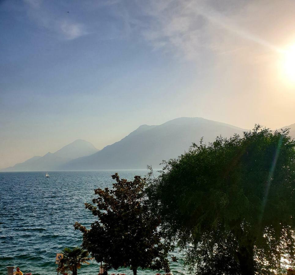 Assenza Lake Front Sweet Apartment Brenzone sul Garda Exterior photo
